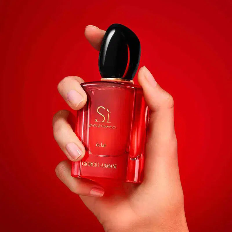 Giorgio Armani Si Passione Eclat Eau de Parfum 100ml bottle with elegant packaging and floral accents.