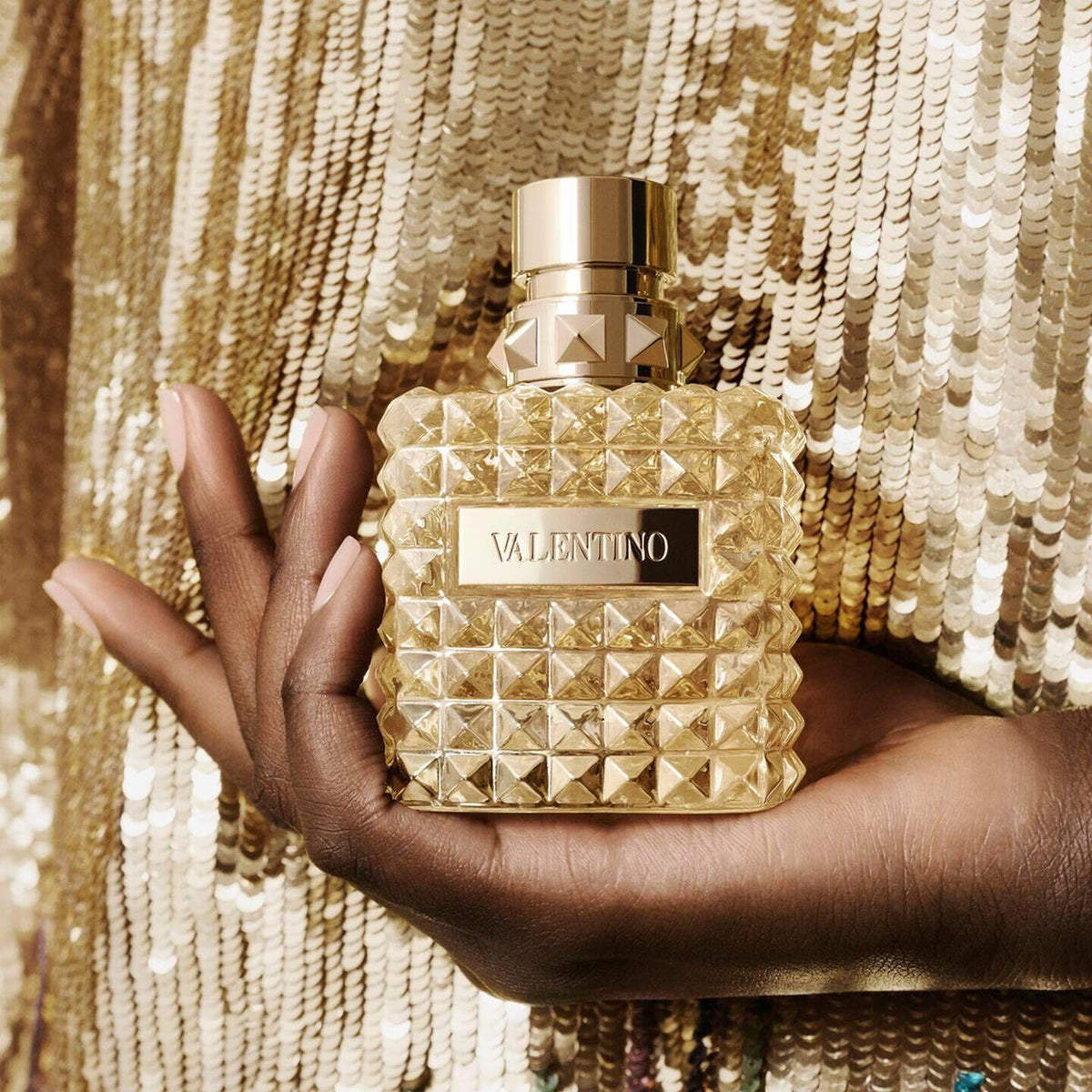 Valentino Born in Roma Donna Gold perfume bottle 100ml with gold accents and elegant packaging.