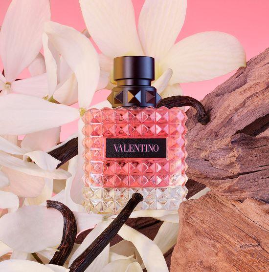 Valentino Donna Born in Roma 100ml Eau de Parfum bottle with pink accents and elegant floral notes visible in the image.